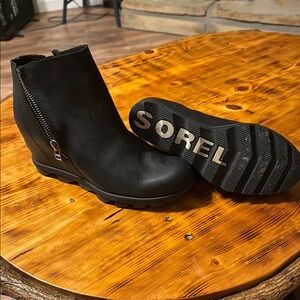 Sorel Black Ankle Boots with Rugged Sole